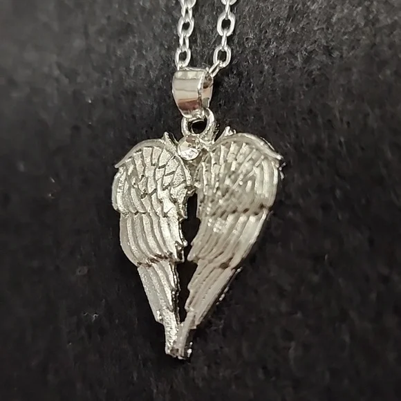 Angel wing necklace - Picture 5 of 5